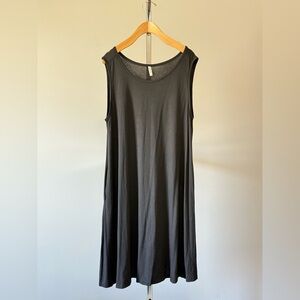 Casual summer beach dress, sleeveless, round neck and pockets, by BISHUIGE 2XL